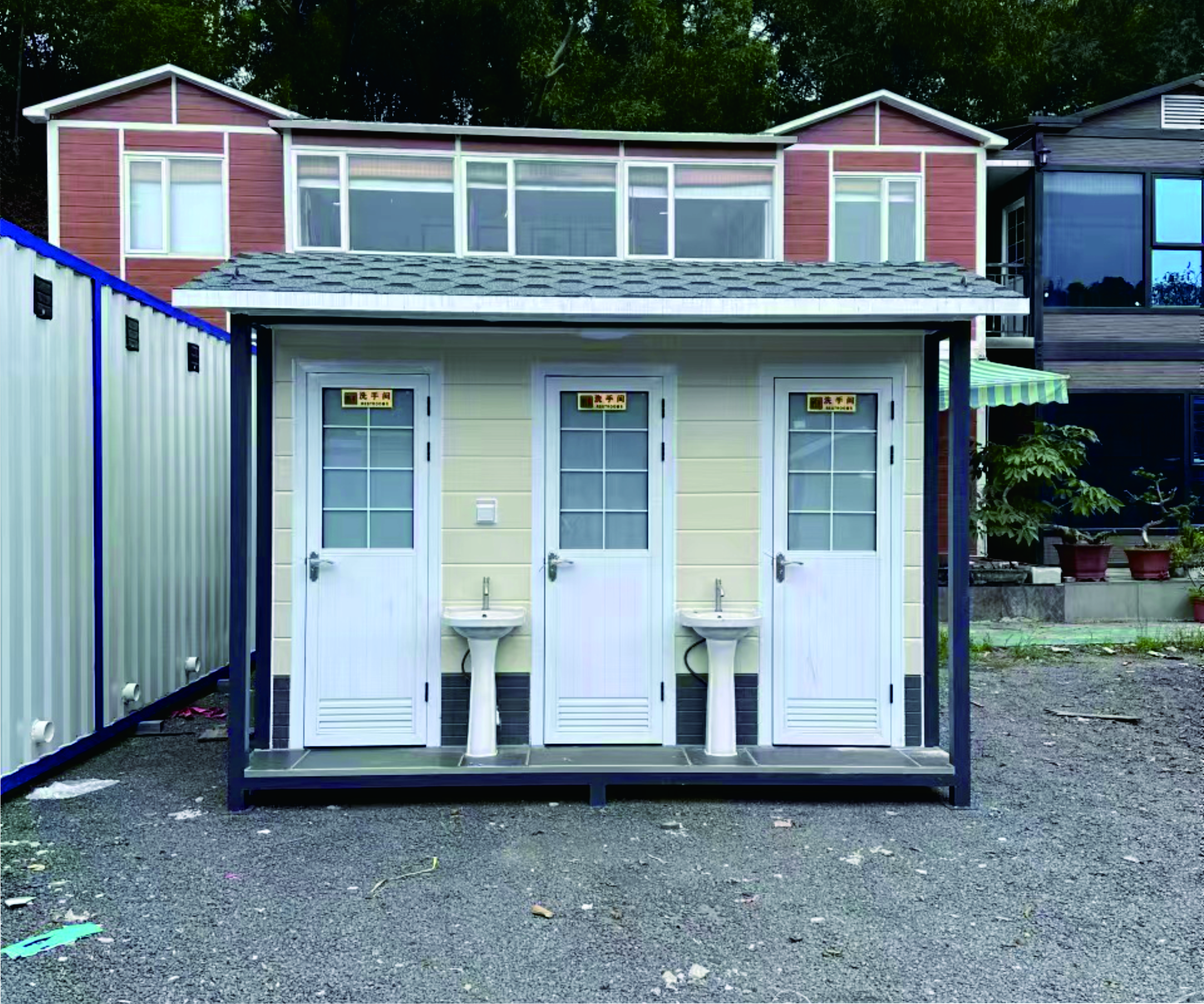 金屬雕花板移動(dòng)廁所